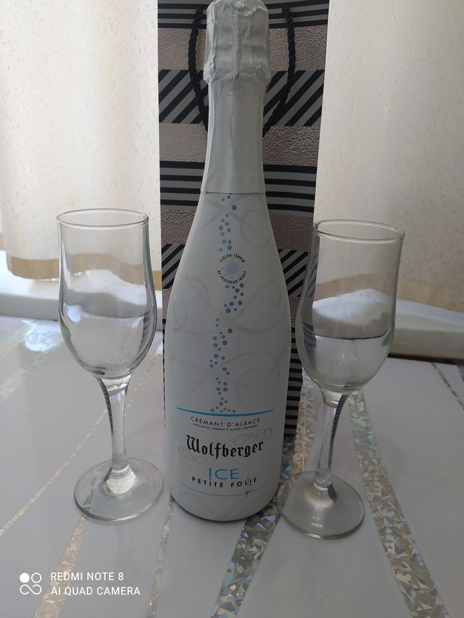 Продам бокалы для французского вина .Отличный подарок .