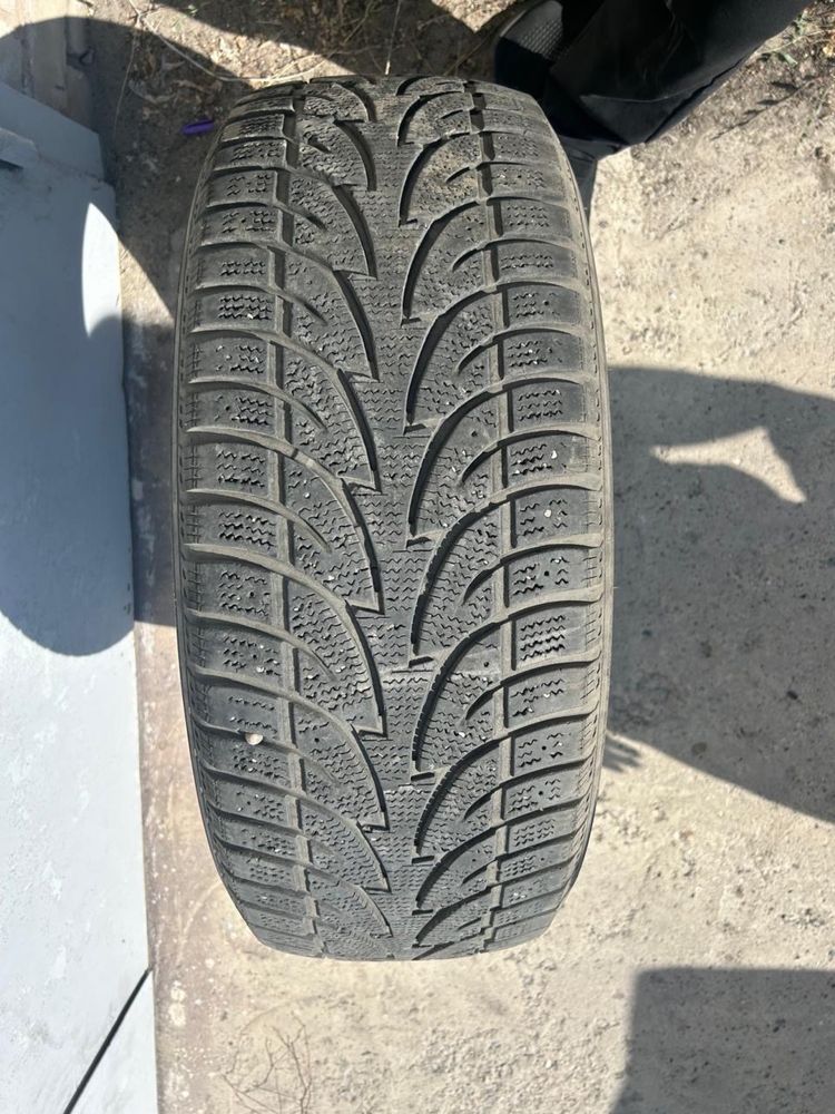 Продам резину на R17 Sailun