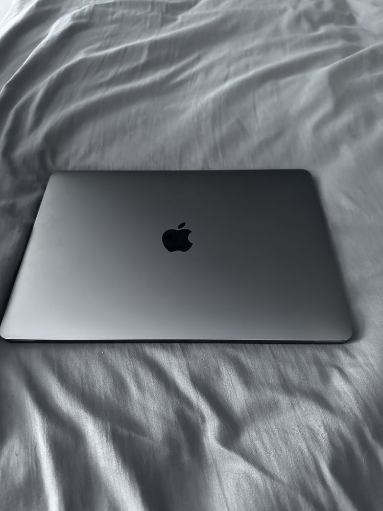 MacBook pro in13