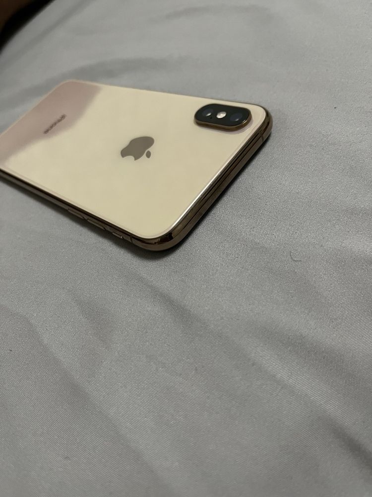 iPhone XS продается