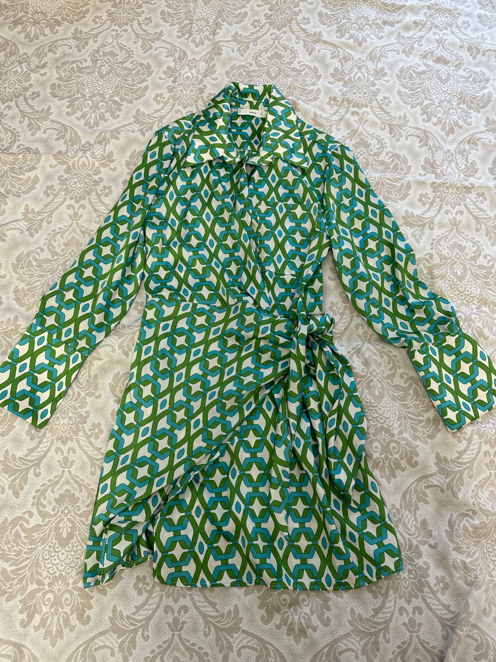 Продам платья б/у Mango