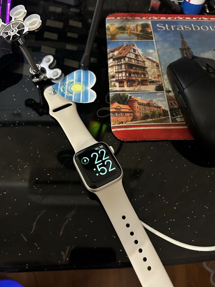 Продам Apple watch SE 2022
