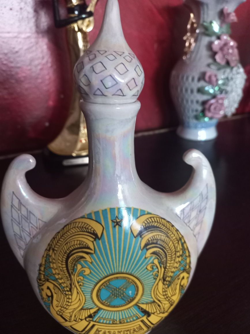 Часы настольные  сувениры советские,механические