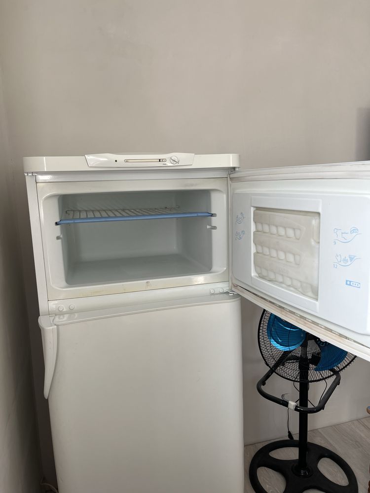 Холодильник indesit