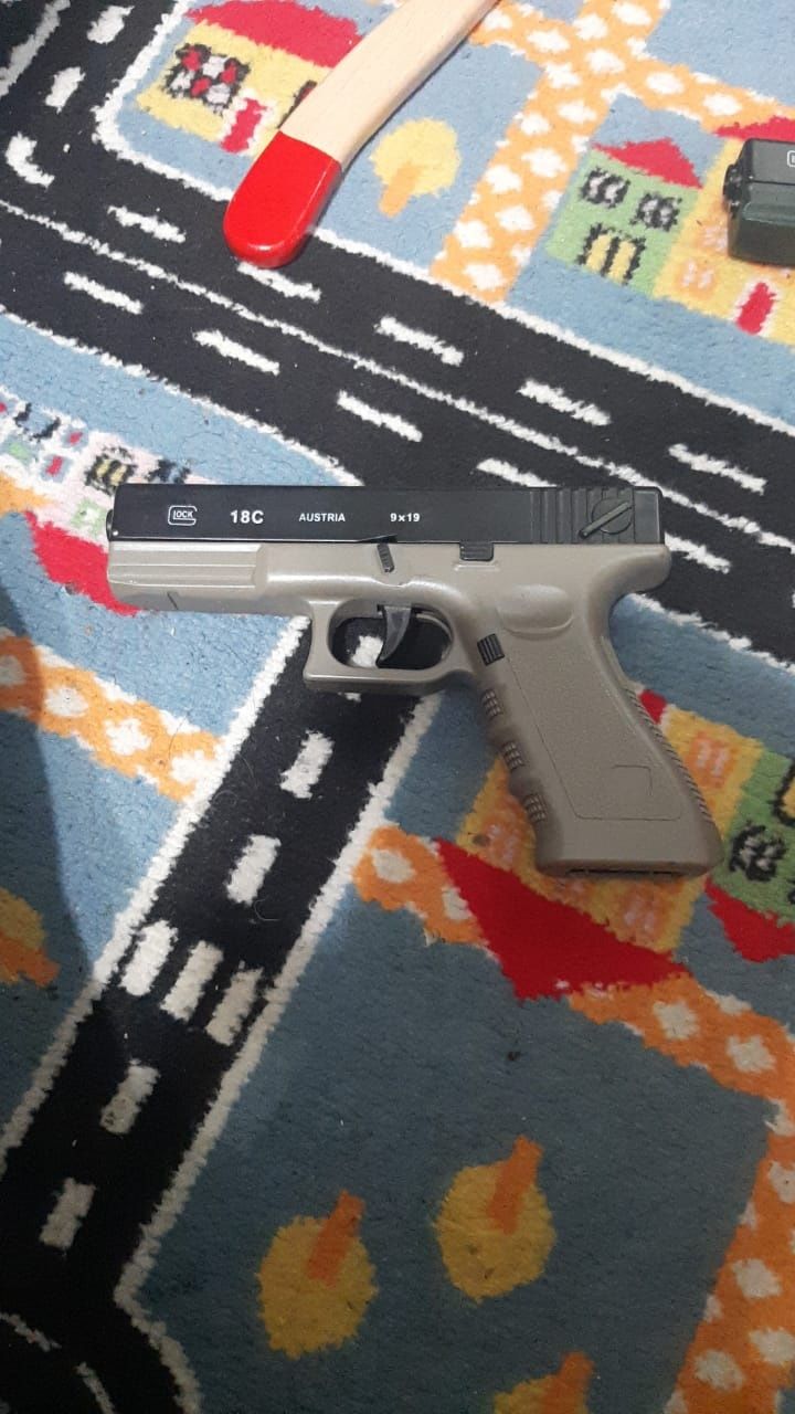 Продам пистолет игрушку