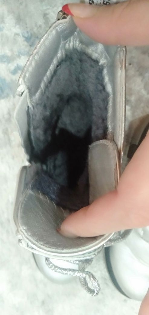 Продам детские зимние сапоги для девочки