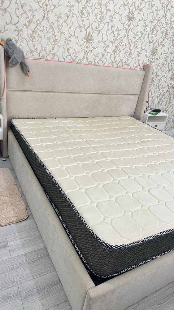 Продам кровать с подьемным механизмом 180*200