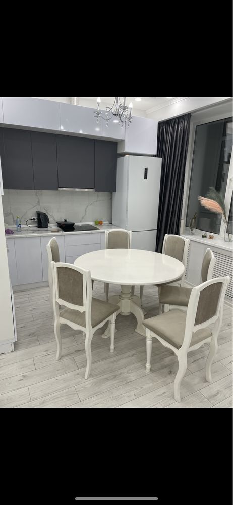 Продам 6 стулья и стол