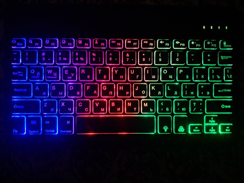 Беспроводная клавиатура с RGB подсветкой