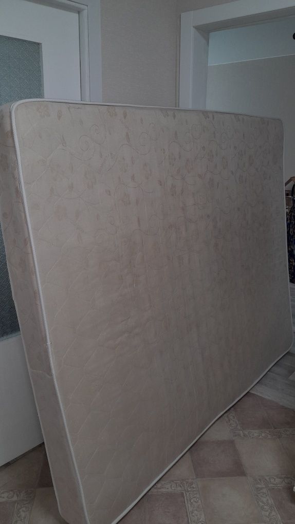 Продам матрас 160 на 200