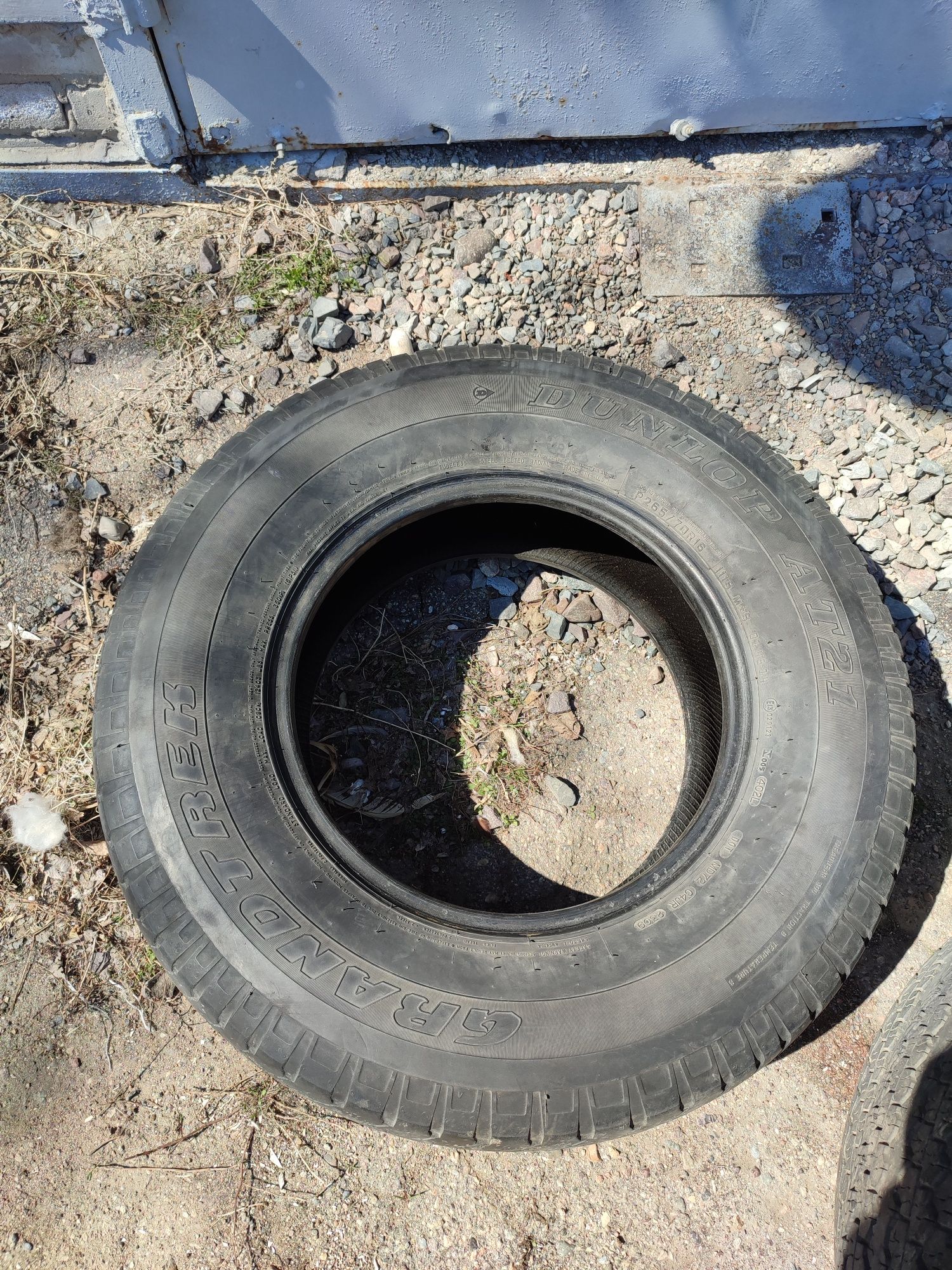 Продам комплект всесезонной резины Dunlop Grandtrek