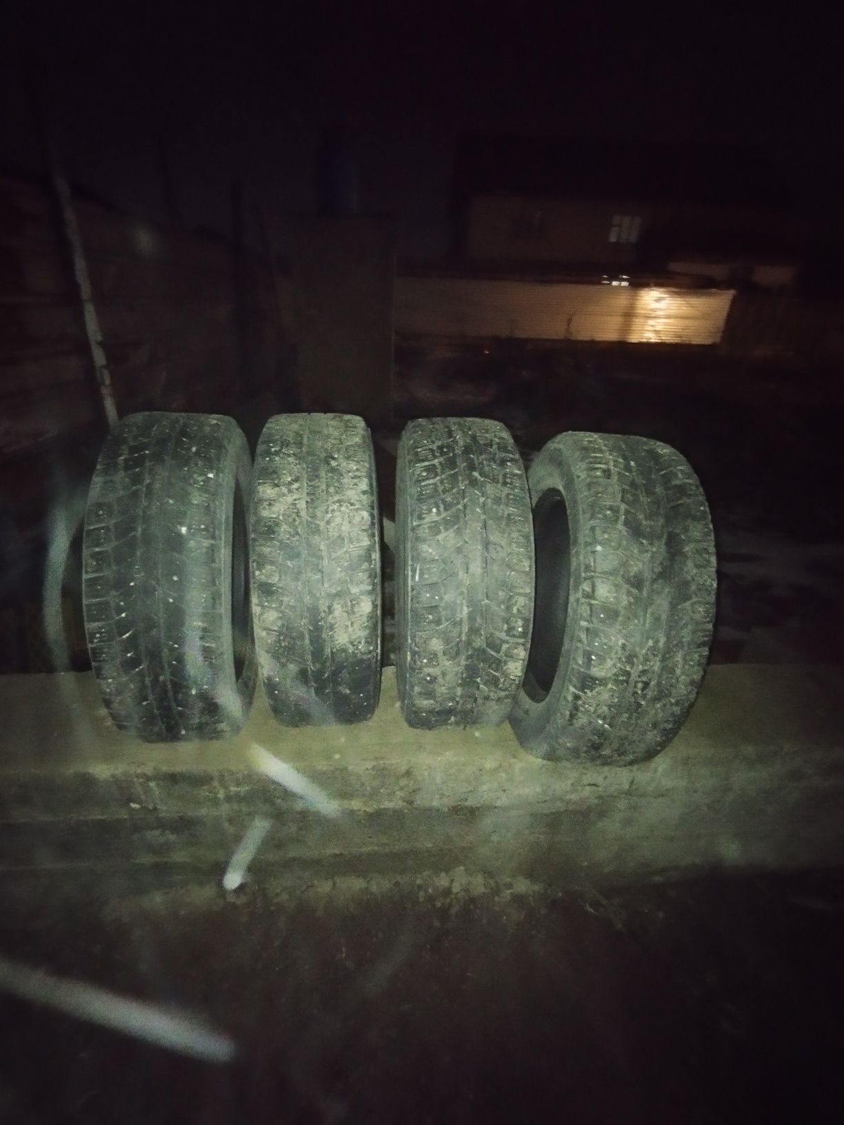 Продам  зимнею резину r15
