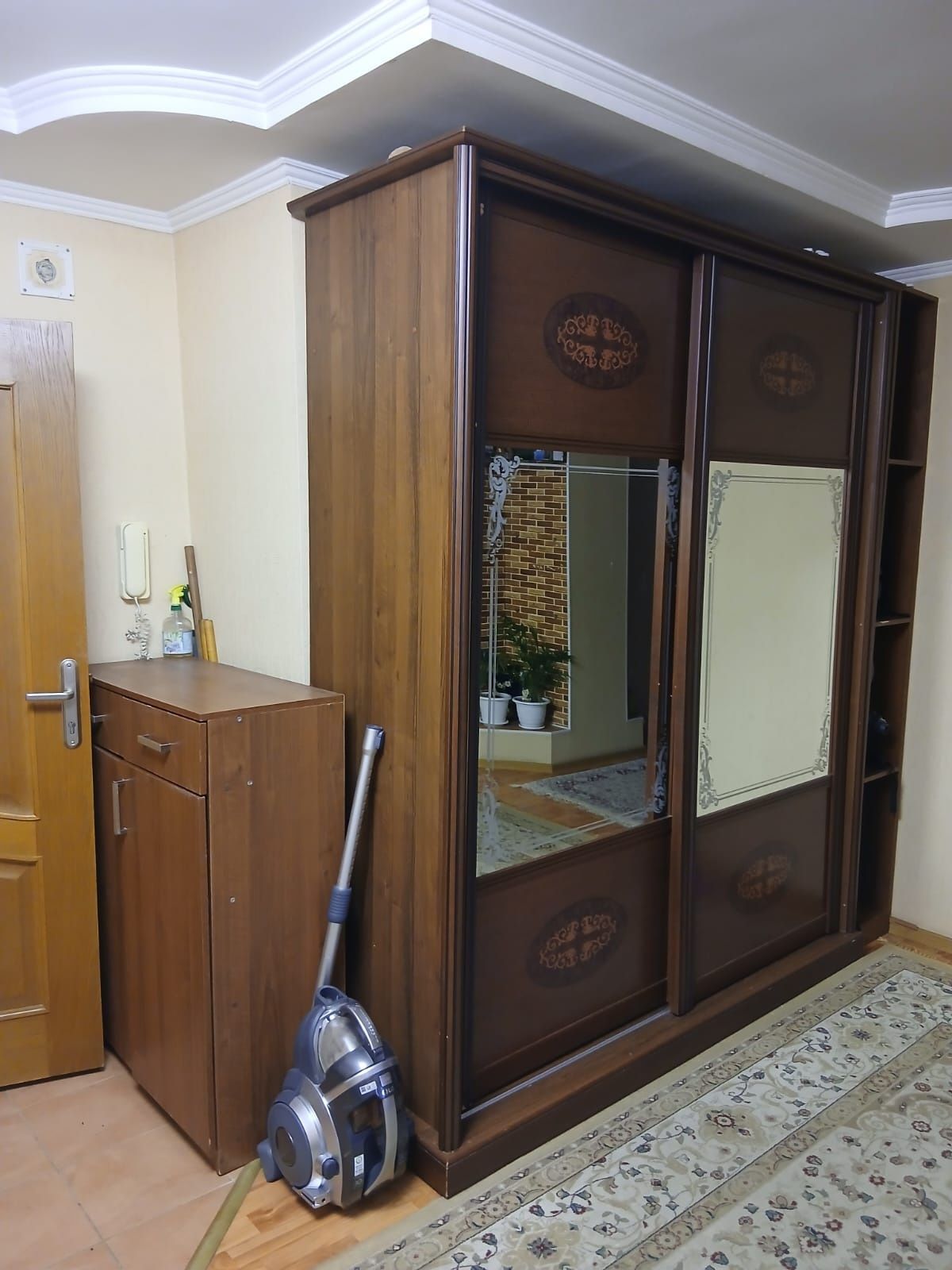 Продам шкаф купе,вешалка шкаф-прихожая,шкафчик для обуви