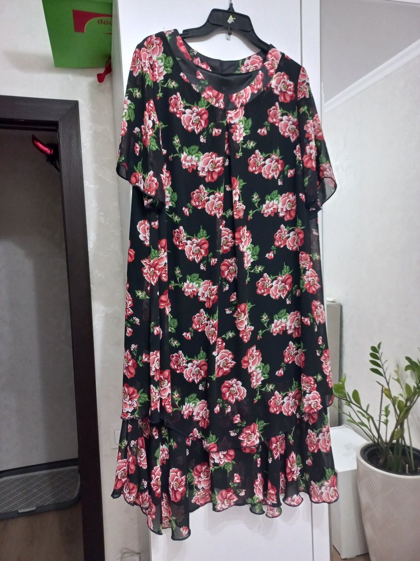 Продам женские платья
