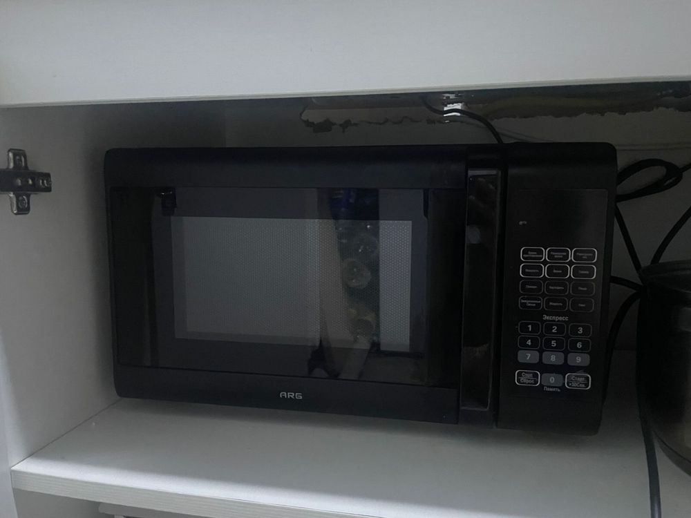 микроволновая почти новый