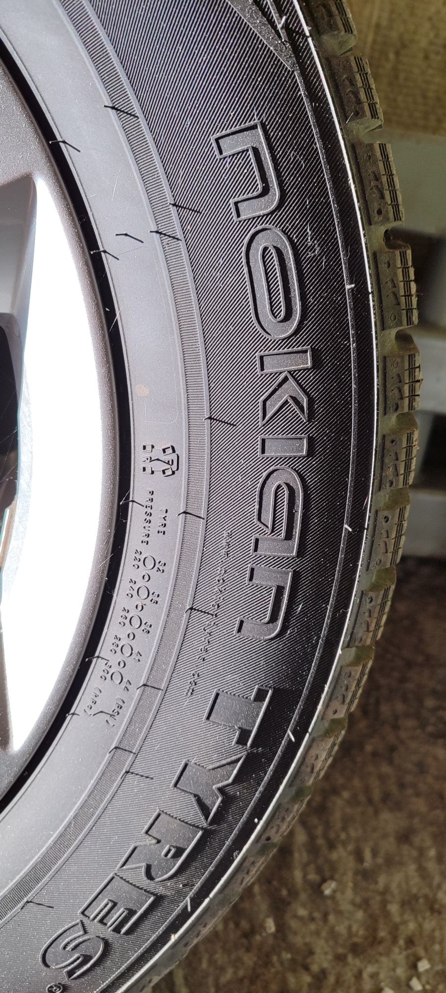 Шины зимние,шипованые Nokian 215/60/R16