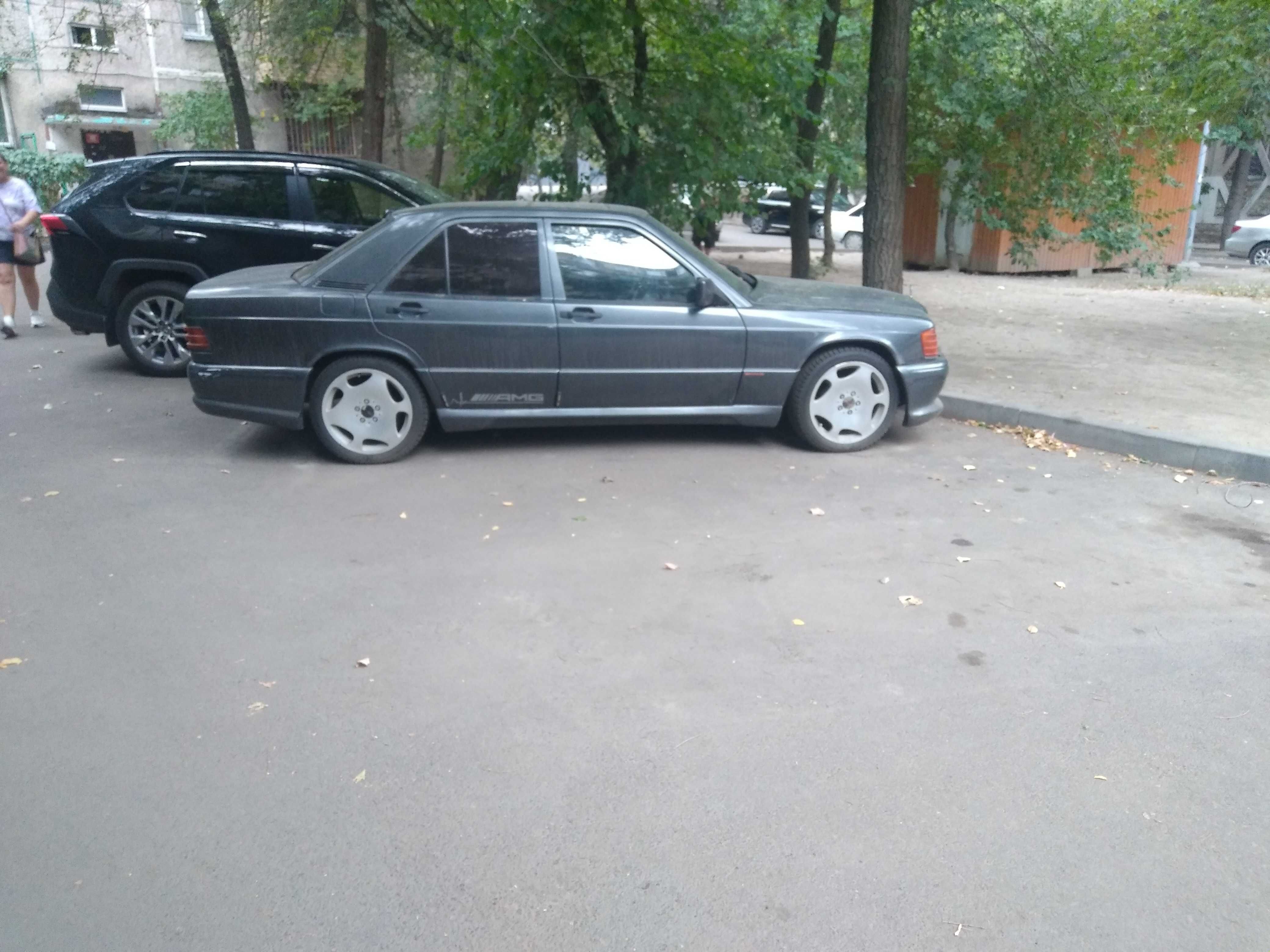 Мерседес 190. .обьем 2.3. Продается