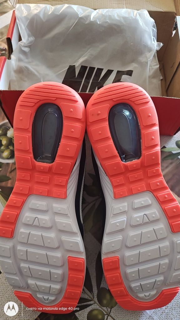 Крлсовки Nike air , новенькие !!!