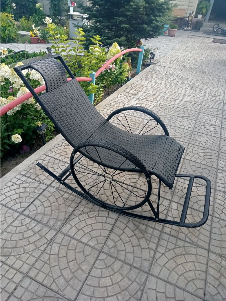 Кресло качалка новое