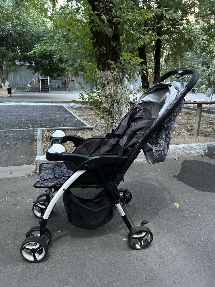Прогулочная детская коляска