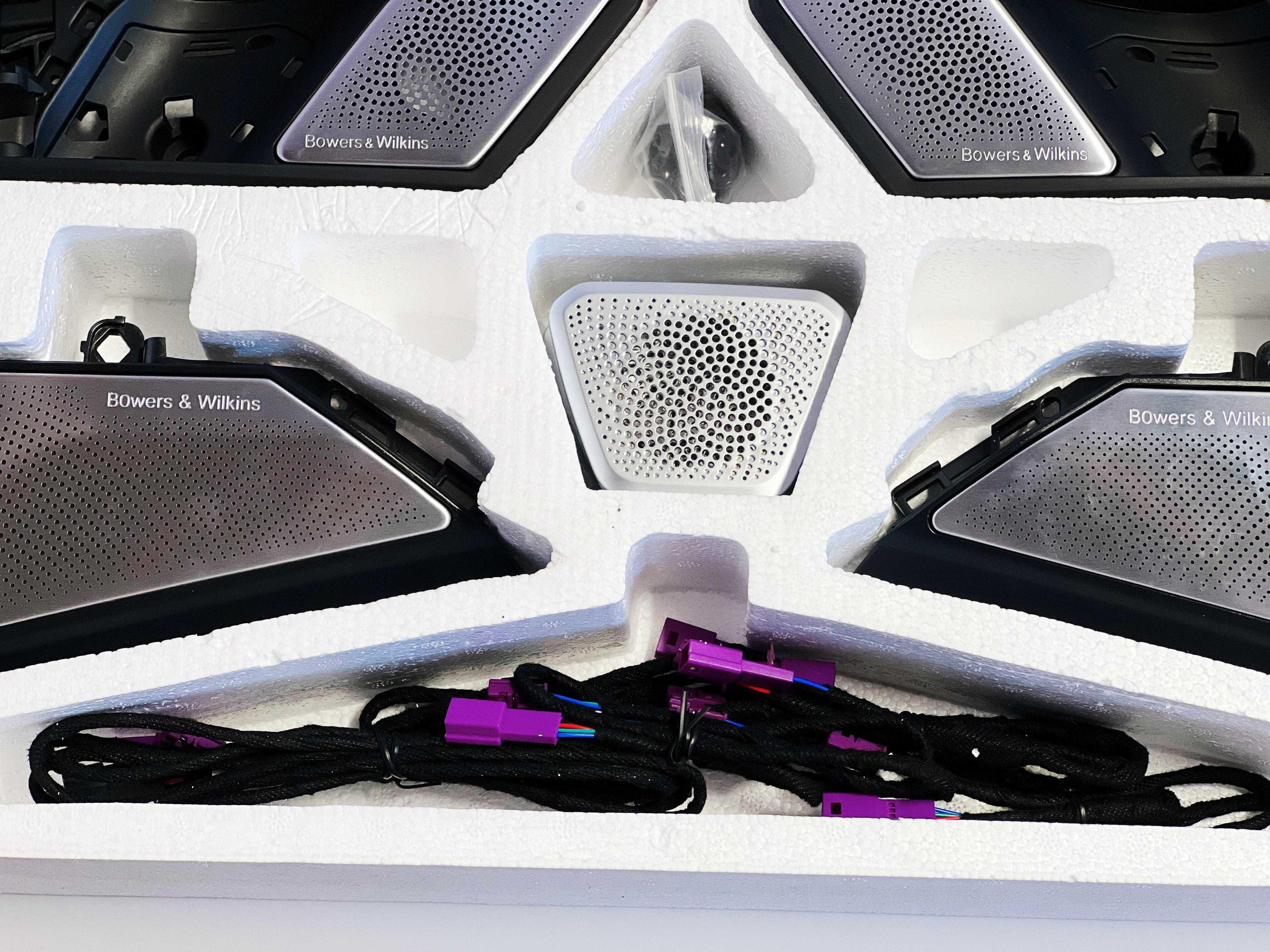 BOWERS WILKINS на BMW X7 G07 сетки с подсветкой (дооснощение)
