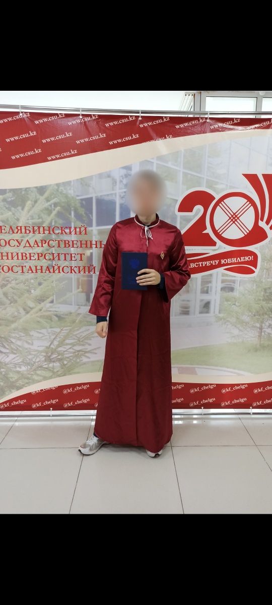 Продам красную мантию выпускника Челгу и конфедератку.
