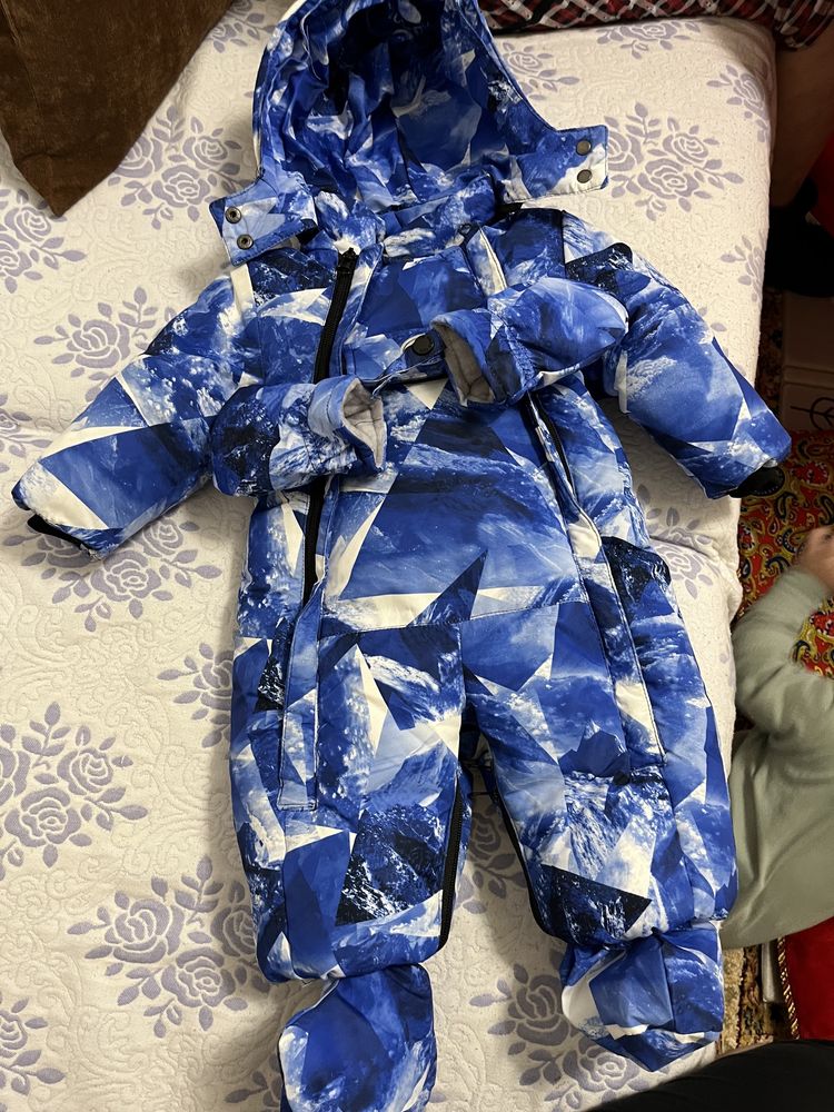 Продам детский зимний комбинезон