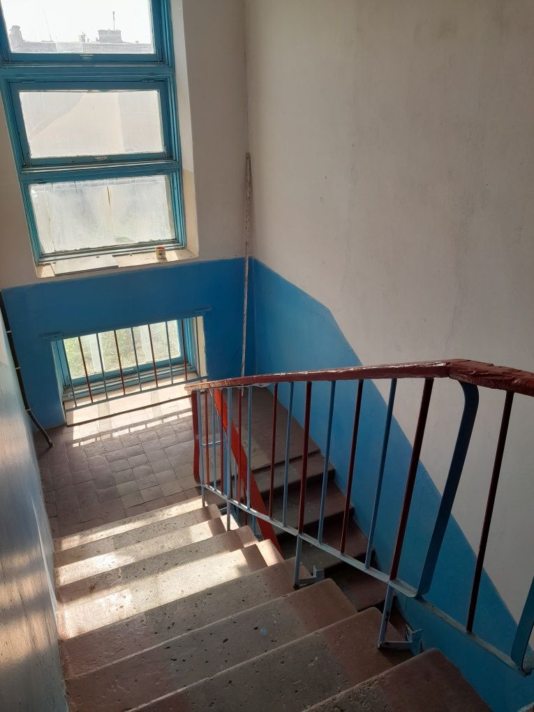 Продам квартиру уютный,большие комнаты. 3 ех комнатный.срочно.