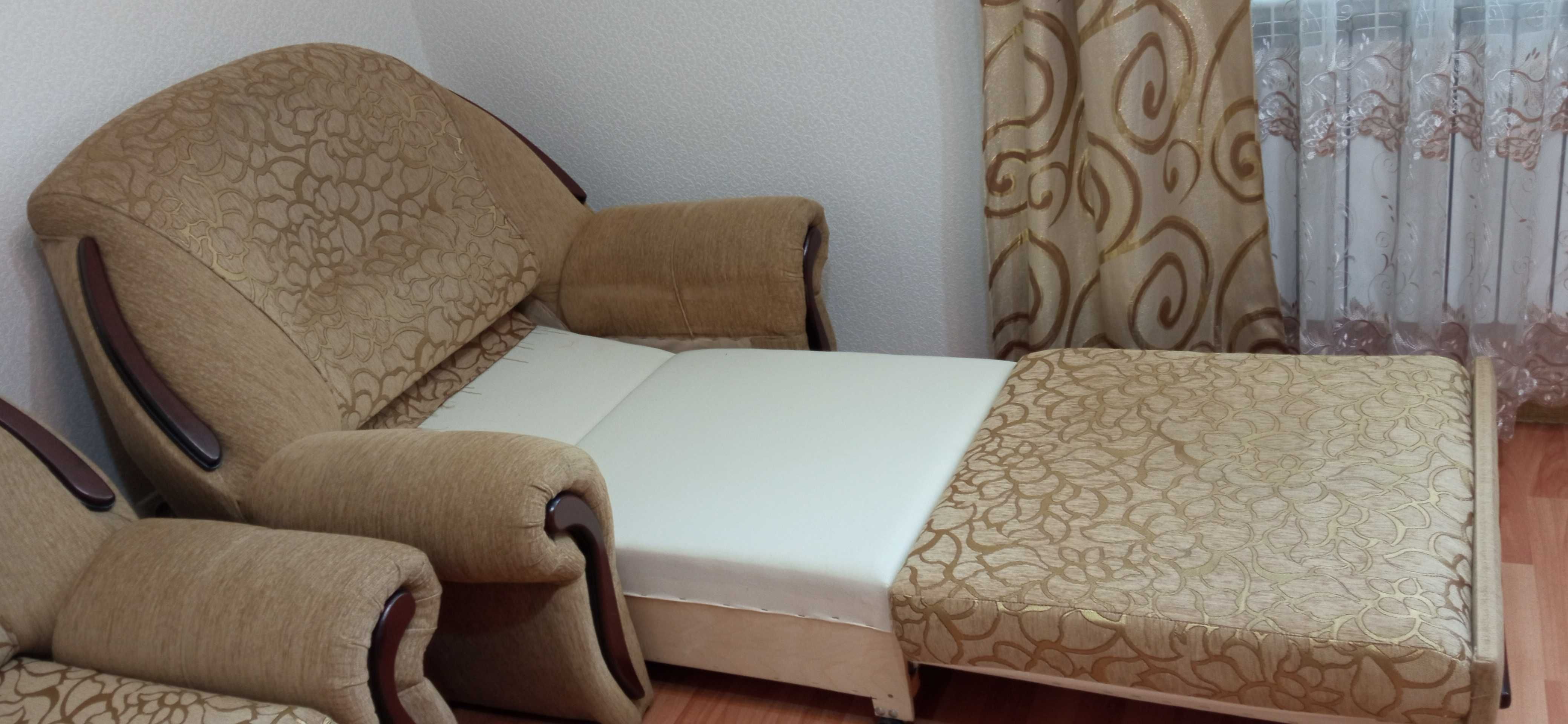 диван-кровать ,два кресла-кровати в отл. сост. можно по отдельности