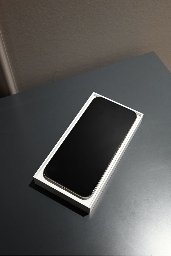 iPhone 15 pro max, аккумулятор 100%, память 1ТБ
