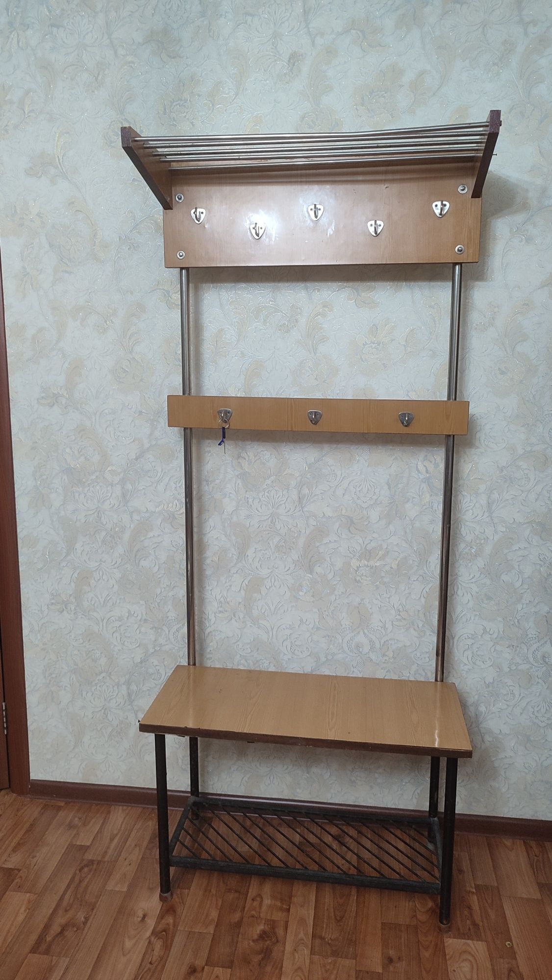 Продаю вещалку в прихожую