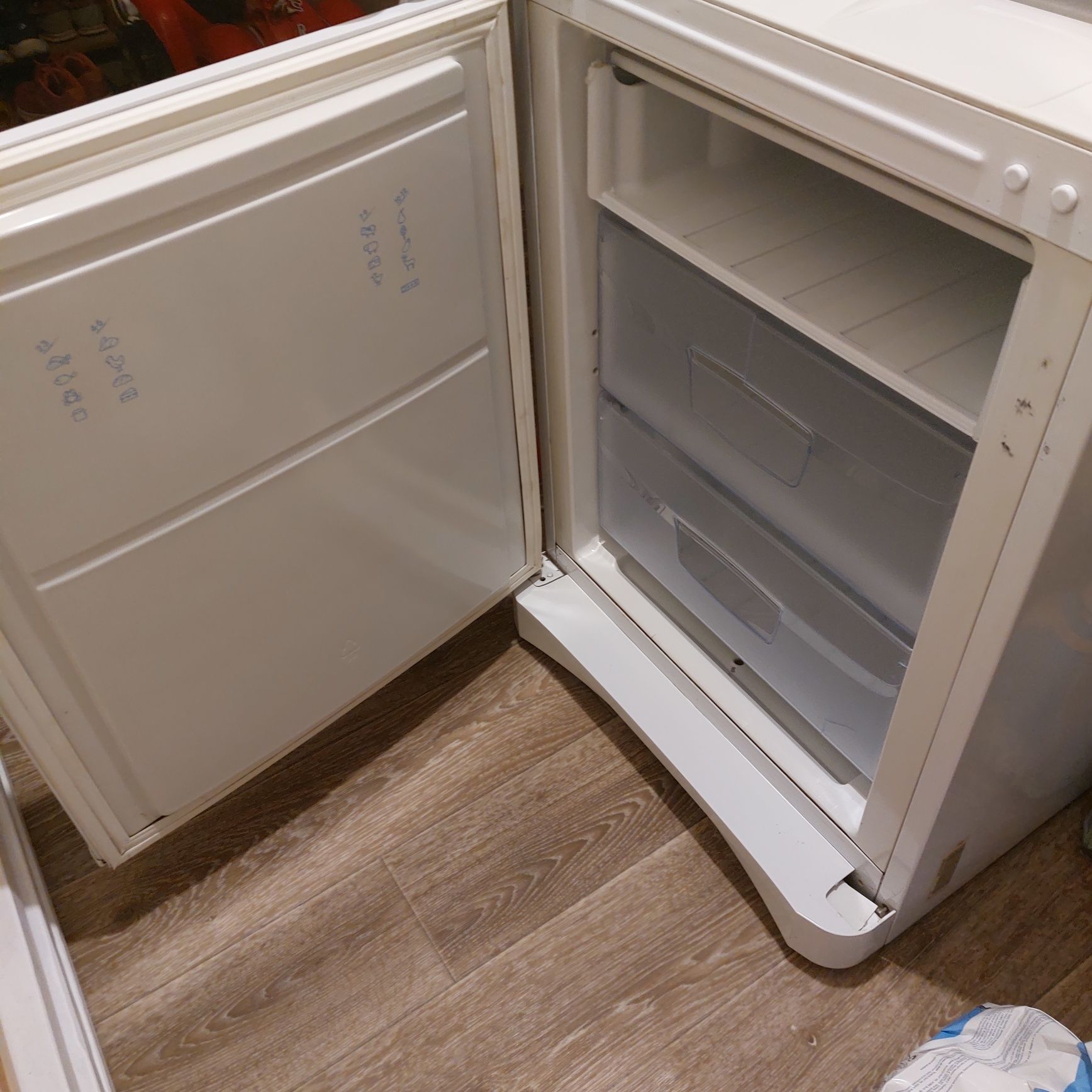 Продам холодильник Indesit