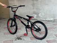 велосипед BMX.