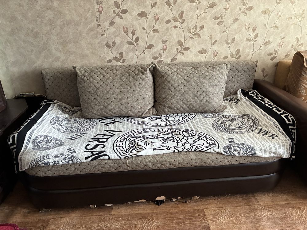 Продам два дивана