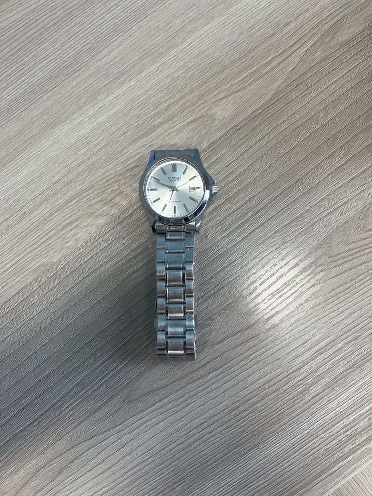 Фирменные часы Casio quartz