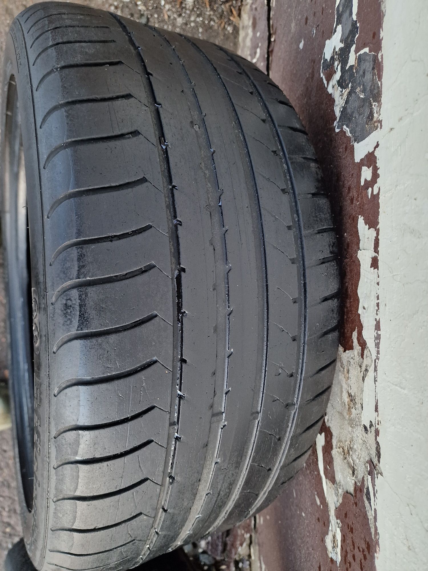 Разноширокая резина Goodyear Efficientgrip 275/40/19 и 245/45/19