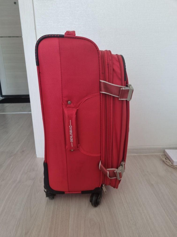 Продам б/у чемодан