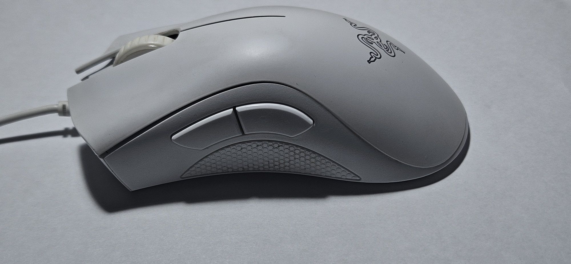 Мышка Razor deathadder essential белый