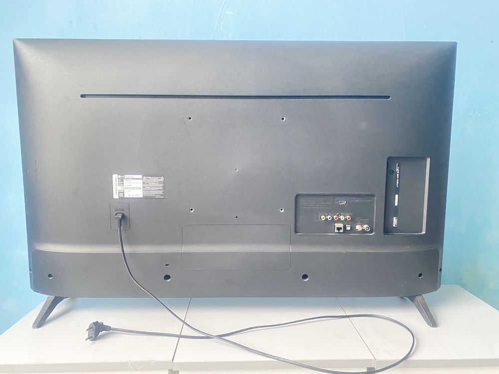 телевизор LG 43LM5772PLA