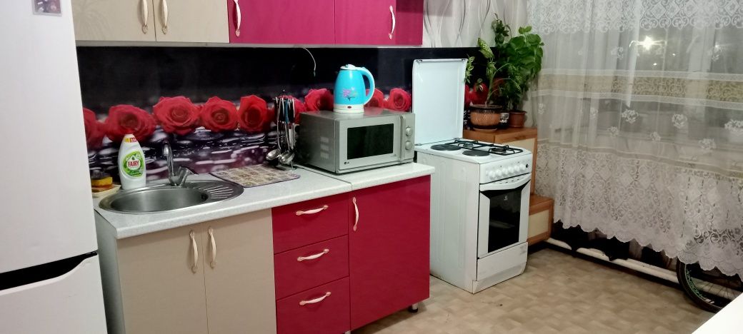 Срочно продам глянцевый  кухонный гарнитур СРОЧНО