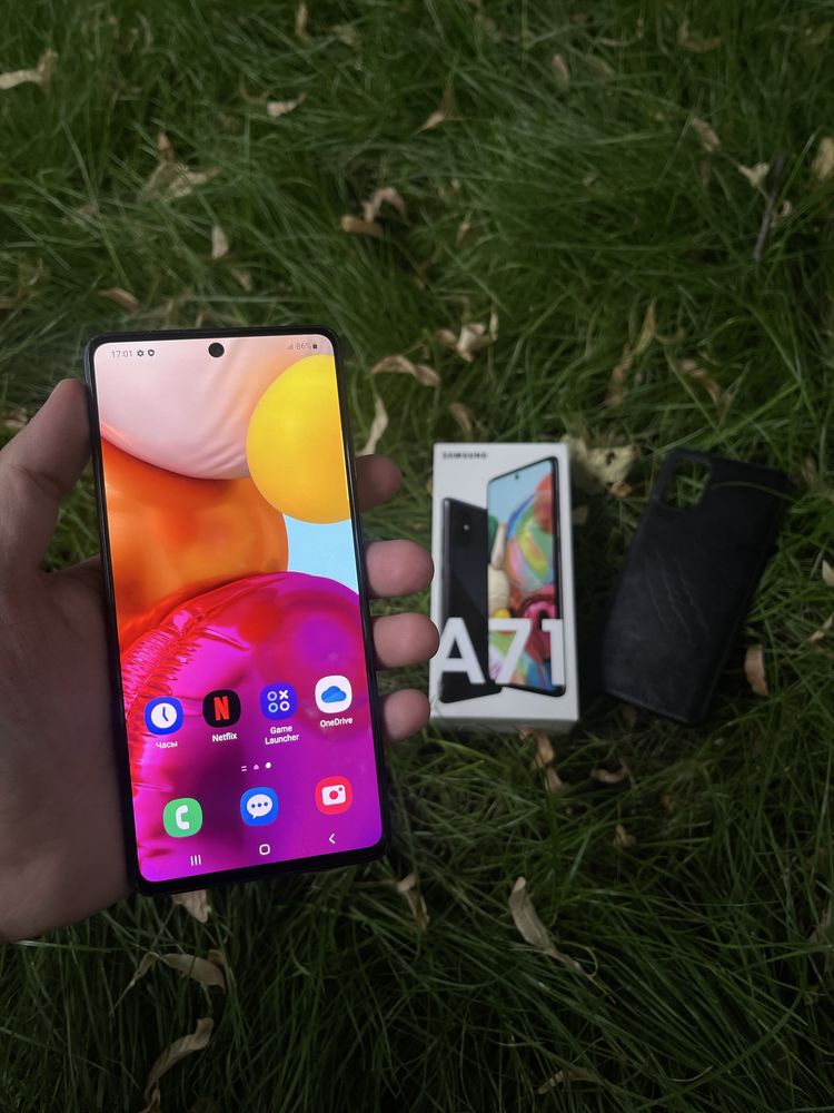 Samsung Galaxy A71 6/128Gb - В хорошем состоянии