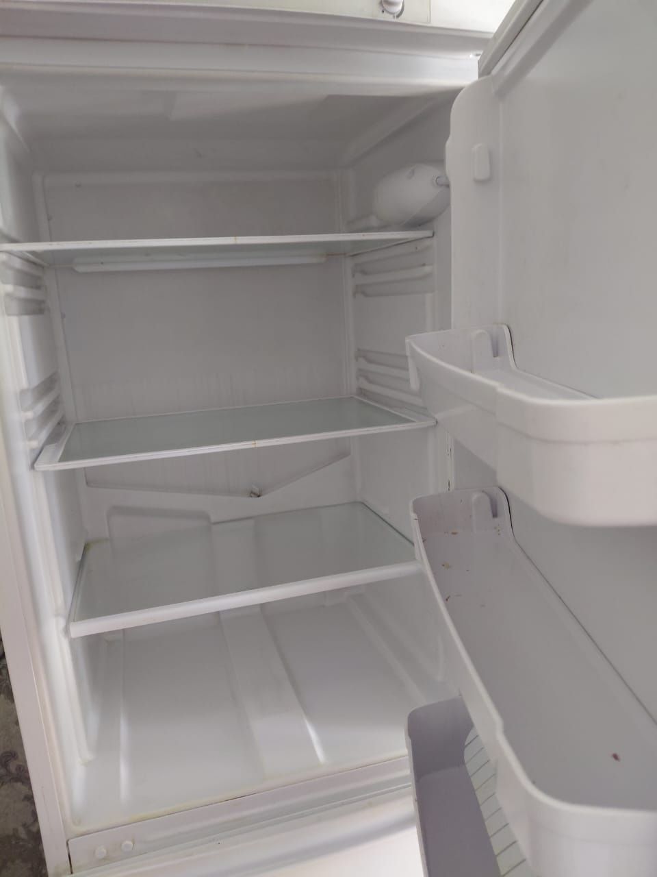 Продам холодильниг за 5 тыс тг, слоианный.