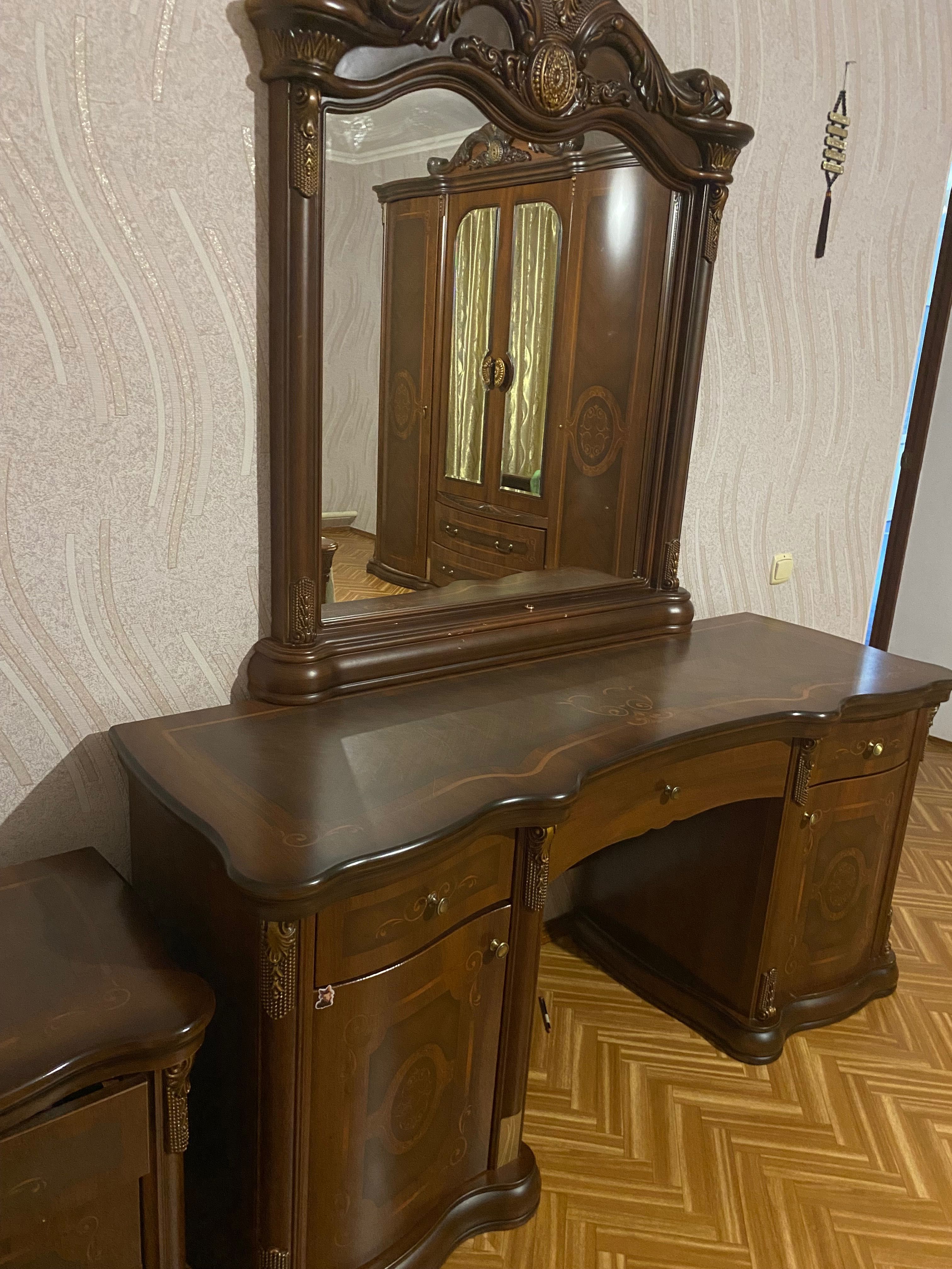 спальный гарнитур кровать, шкаф, комод с зеркалом, тумба 2 шт