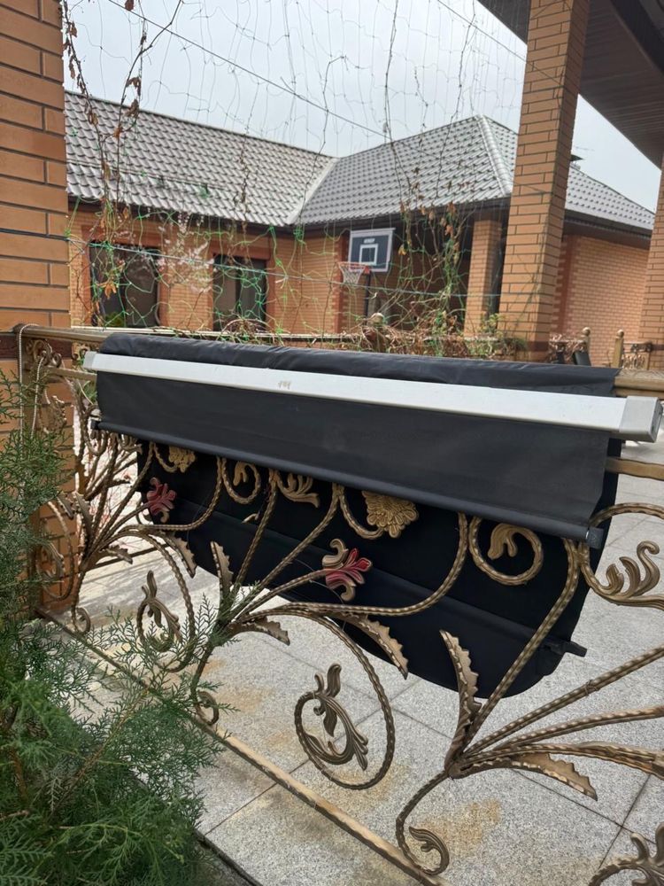 шторка на багажник автомобиля