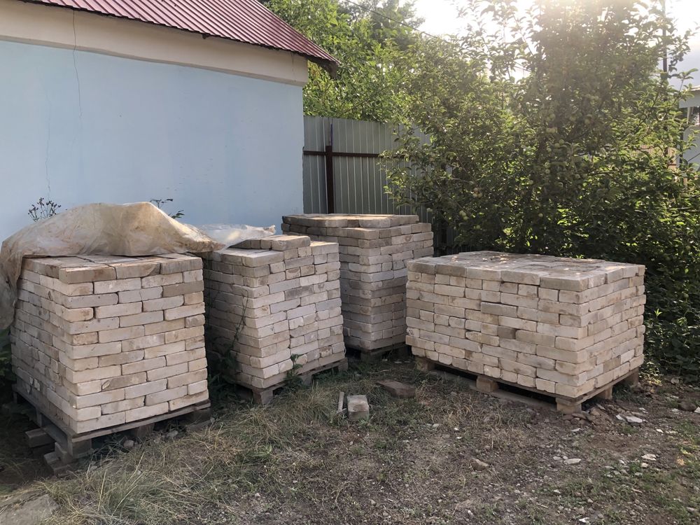 Кирпичи по 40 тг