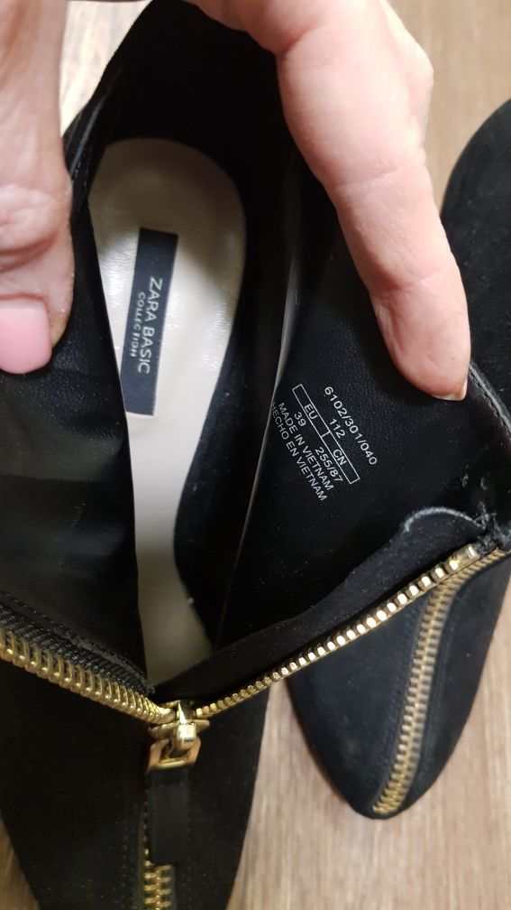Замшевые ботильоны Zara