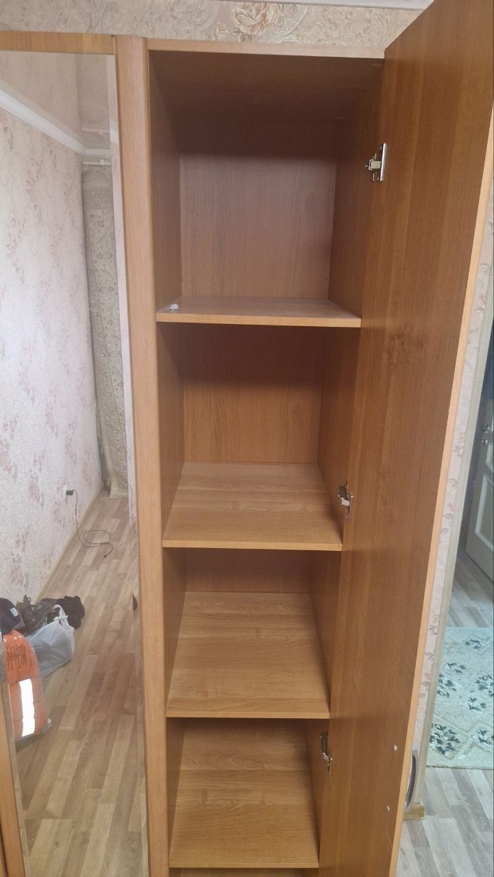 Продаётся шкаф в спальню или прихожую
