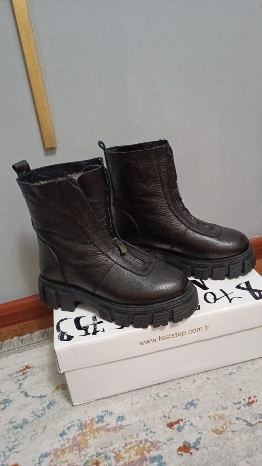 Продам зимнюю обувь Зара !