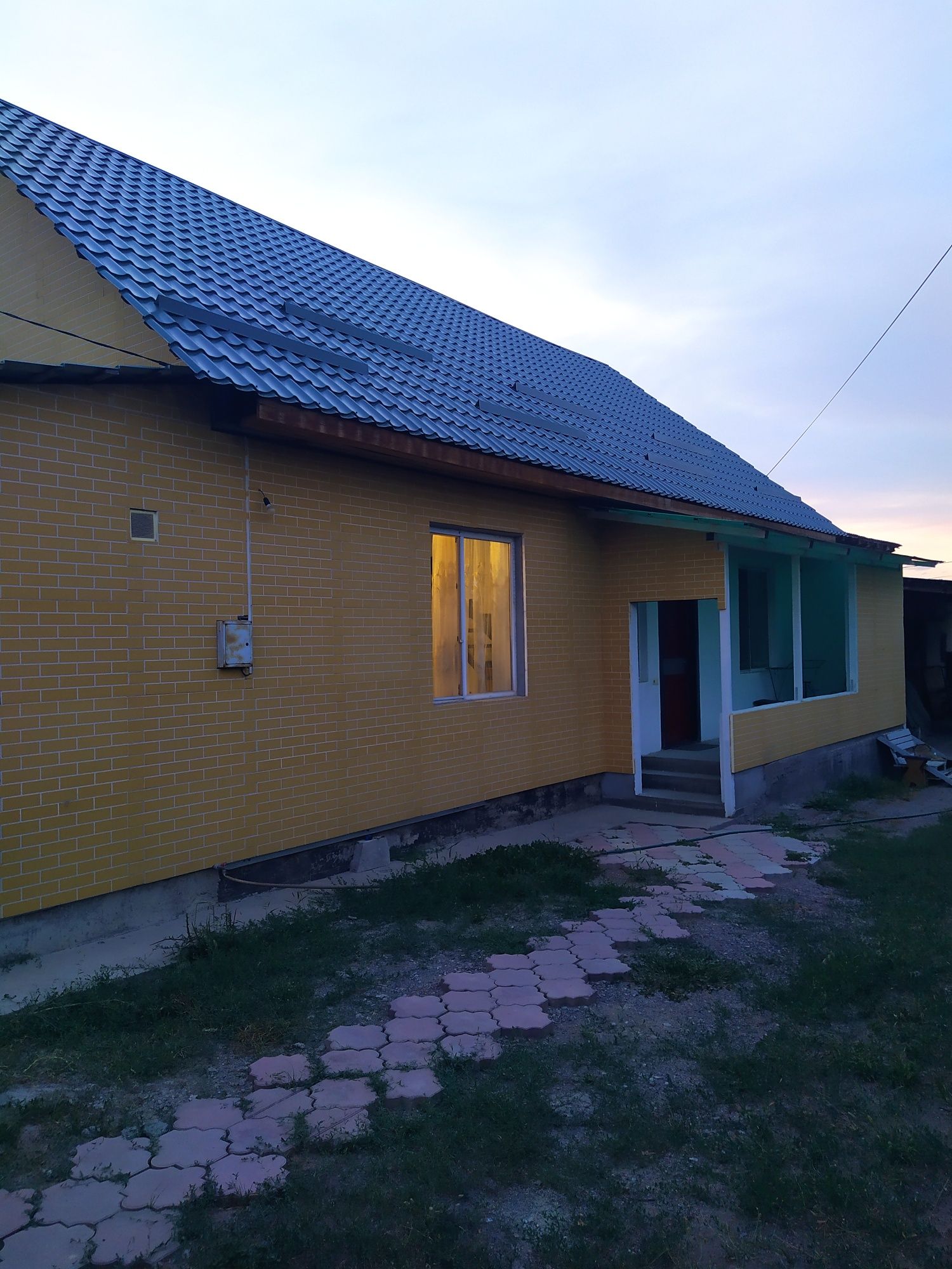 Дом с мансардой и времянкой