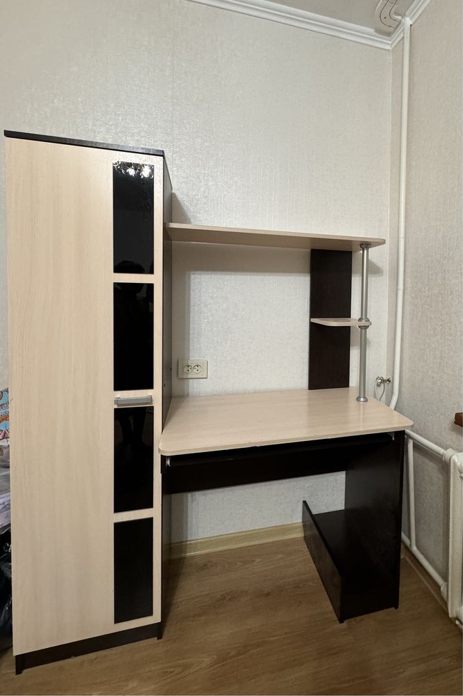 Продается письменный стол со шкафчиком
